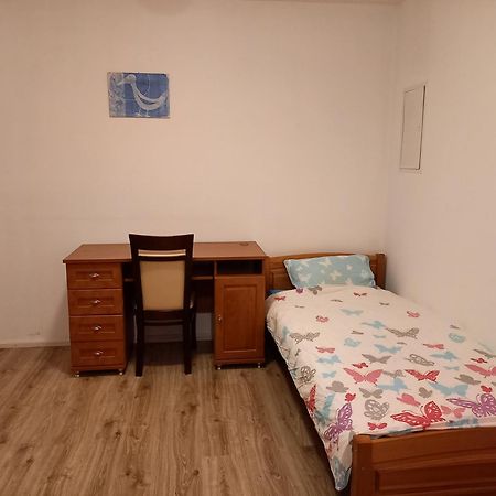 Apartament U Podnoza Zamku Chojnik 옐레니아구라 외부 사진